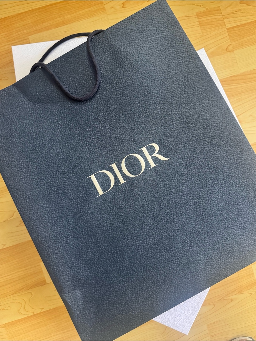 Dior White Textured Box with Beige Label and Gold Logo - Picture 3 of 3